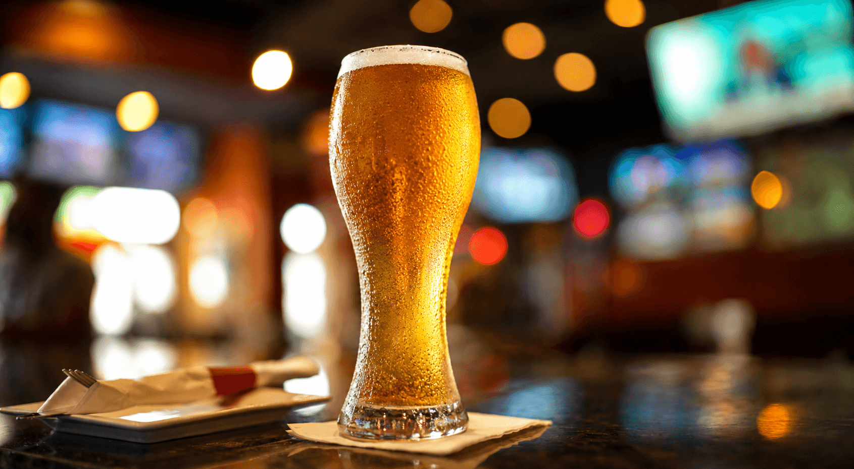 A freshly poured beer at the bar
